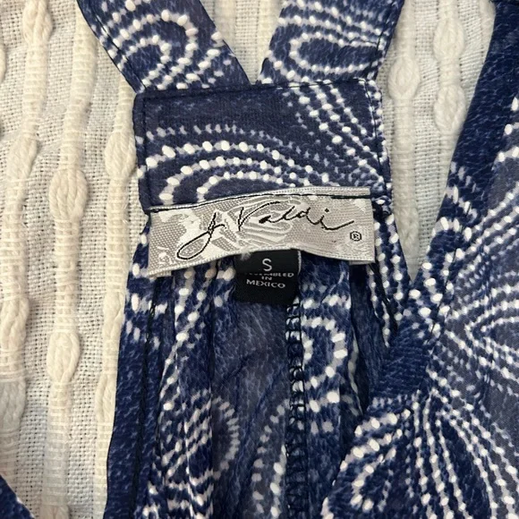 J valdi woman’s coverup - Picture 3 of 3